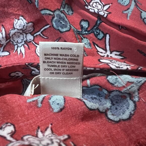 Ann Taylor Loft Red Floral Blouse Women’s Medium 3/4 Roll Tab Sleeve Hi Lo Hem - Picture 4 of 8